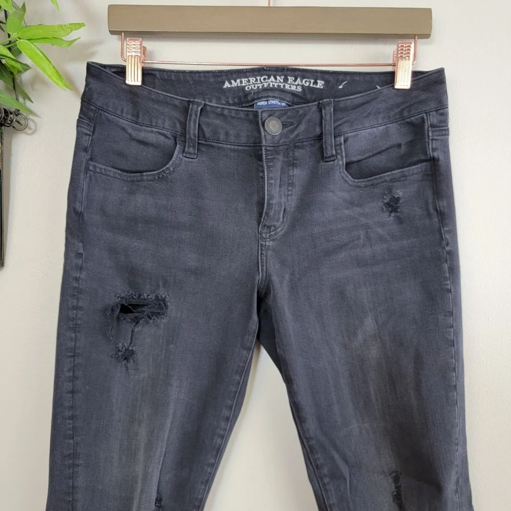 American Eagle Skinny Jeans Jegging Super Low Black Distressed Frayed Crop AE 10